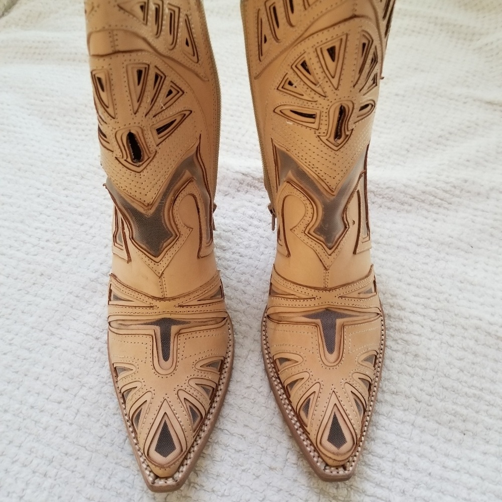 Jeffrey Campbell Belfire  tan booties size 9